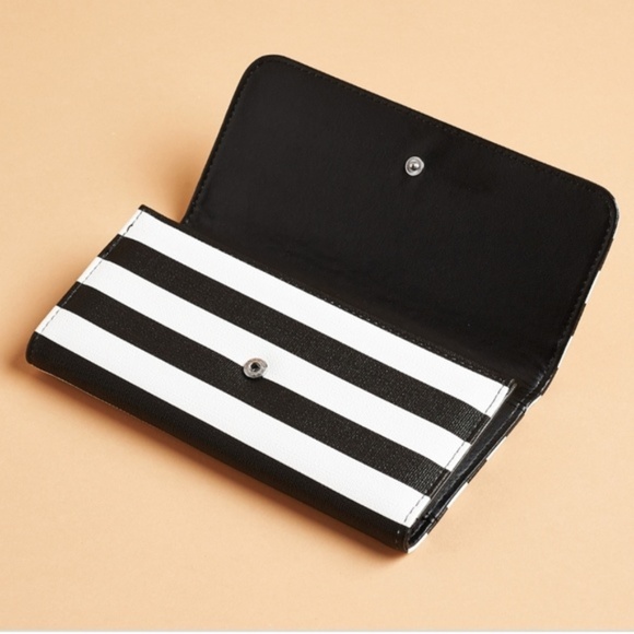 Kut from  the Cloth Black and White Fold Wallet - Picture 2 of 6